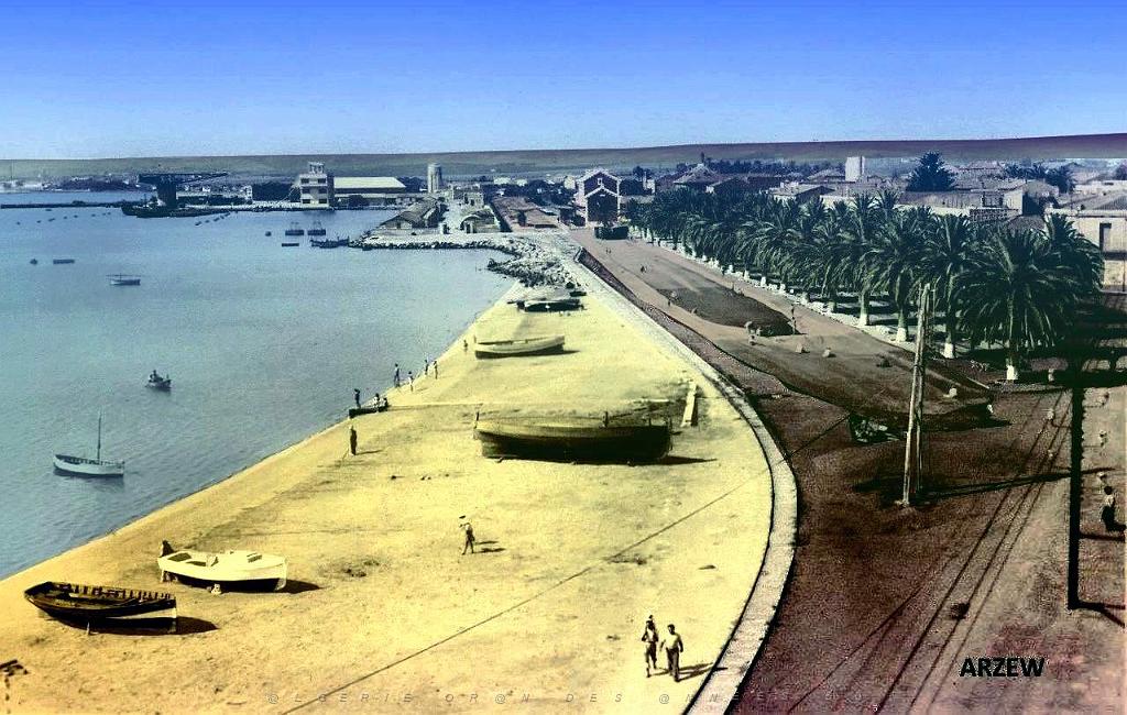 Arzew - La plage et la base navale.jpg